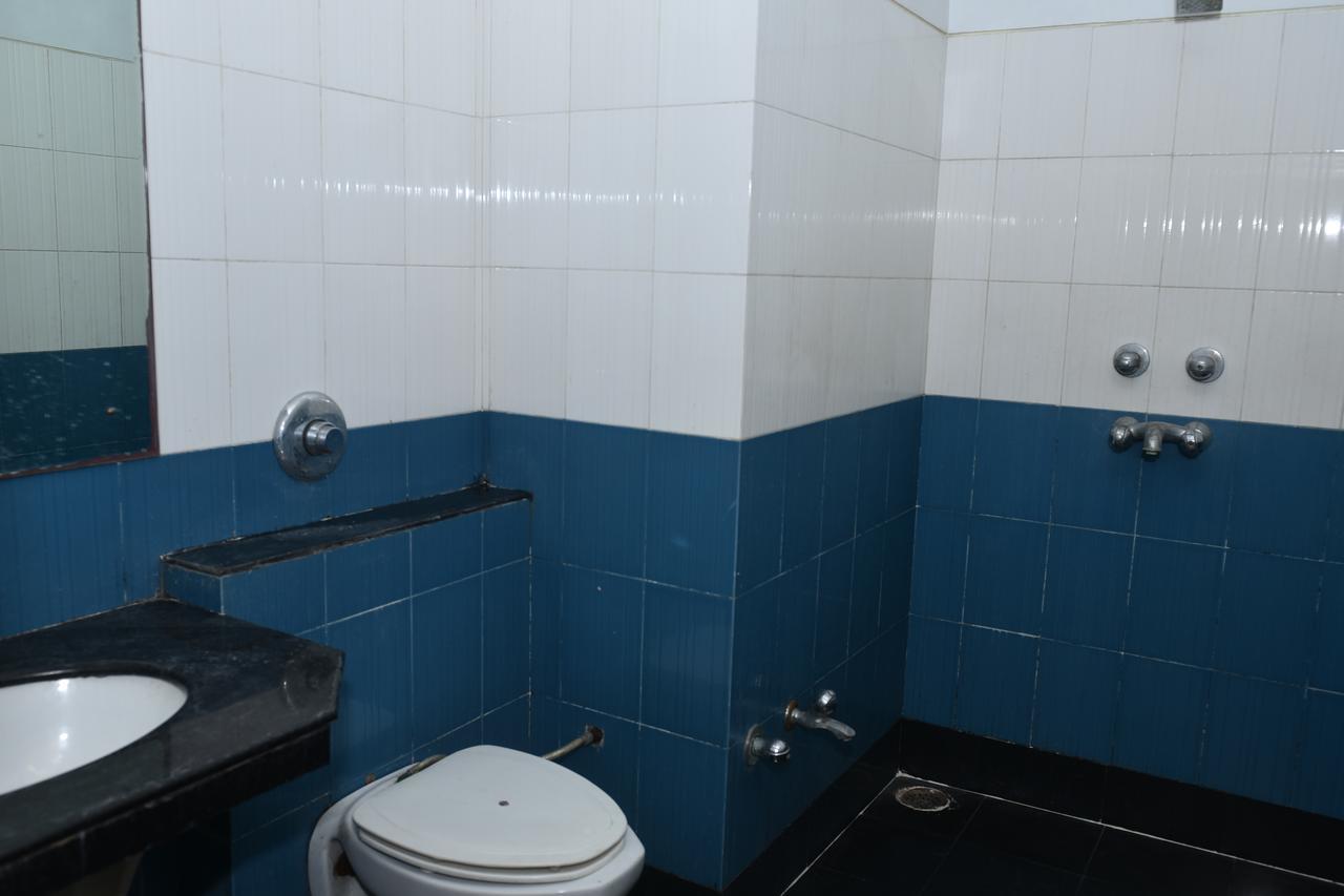 Hotel Poonam Rāipur Eksteriør billede