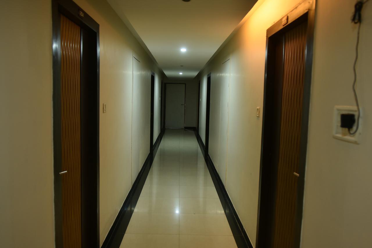 Hotel Poonam Rāipur Eksteriør billede